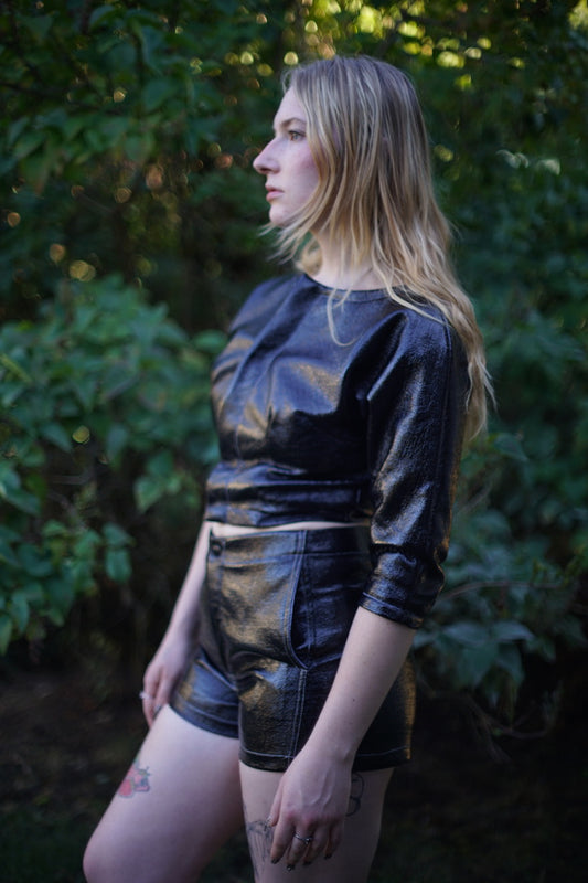 Crops coat in vinyl