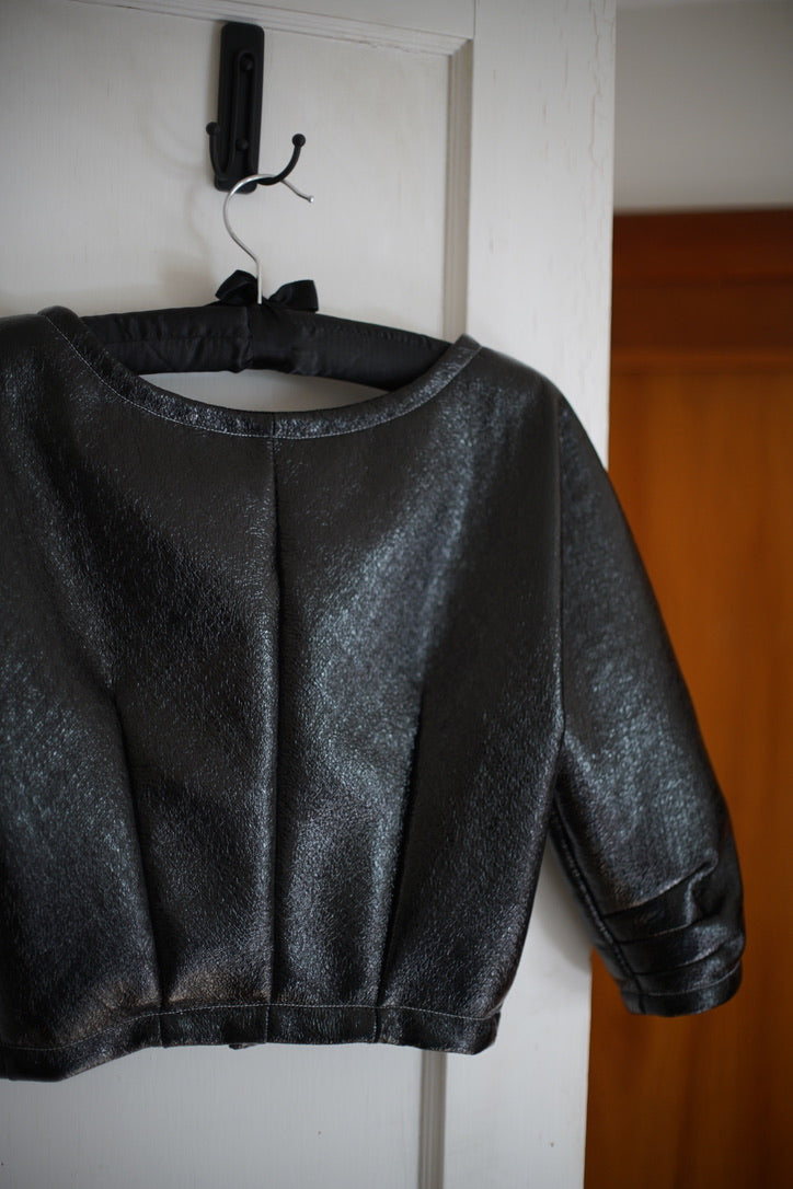 Crops coat in vinyl