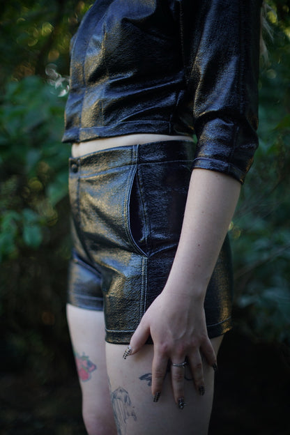 Crops coat in vinyl