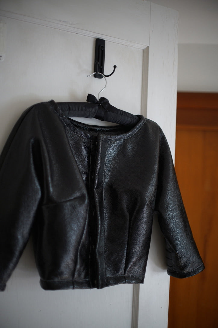 Crops coat in vinyl